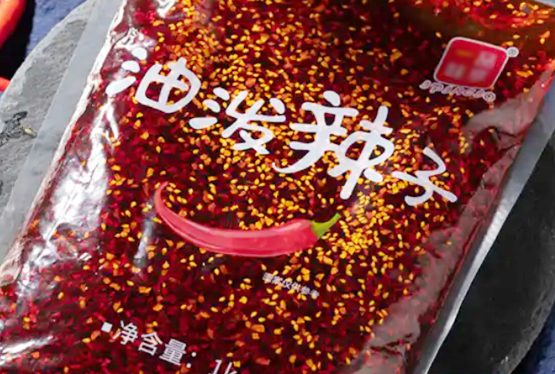 油辣子包裝機(jī)為社會(huì)上更多企業(yè)服務(wù)，沒(méi)有很好只有更好